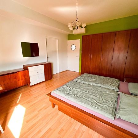 Flat With Nicest Wiew In Old Town - 3 Bedrooms, Ac Pozsony Kültér fotó