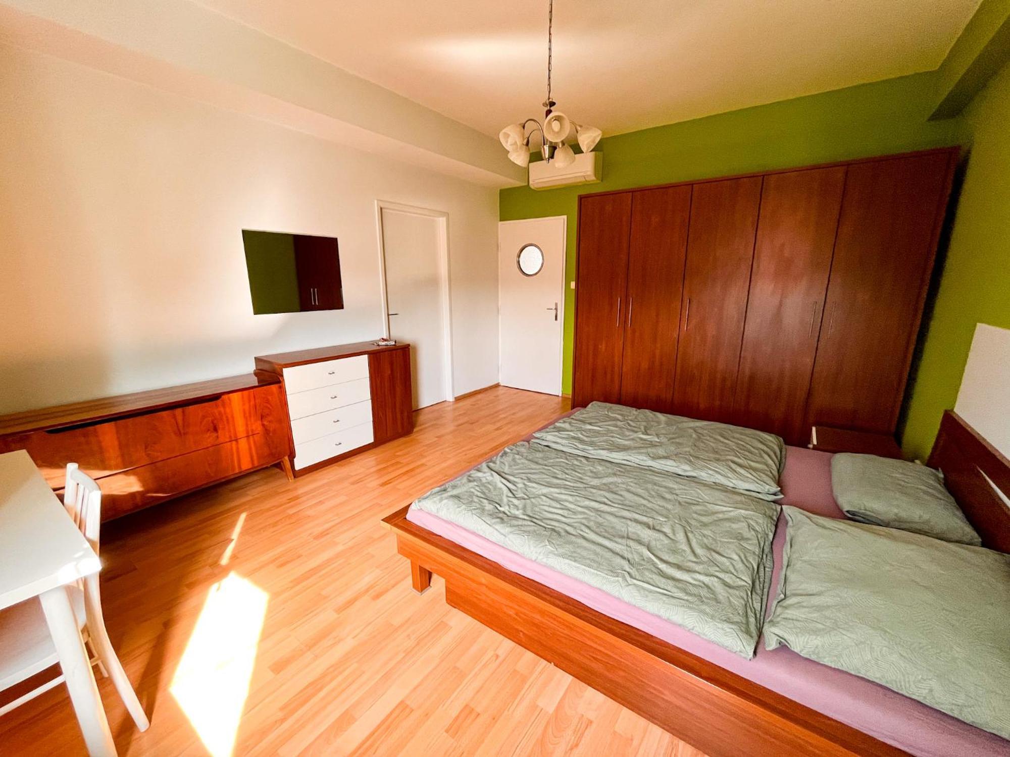 Flat With Nicest Wiew In Old Town - 3 Bedrooms, Ac Pozsony Kültér fotó